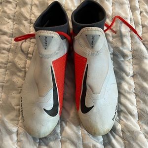 Nike PhantomVSN soccer cleats sz9.5